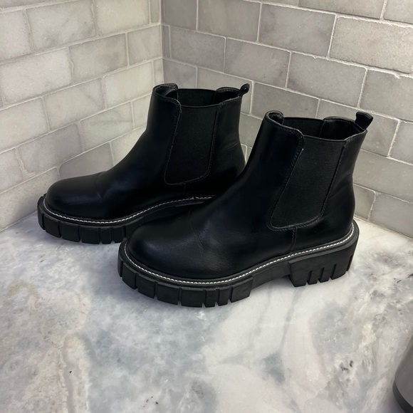 Madden Girl Karley Chelsea Boots -size 8.5 - Picture 3 of 5